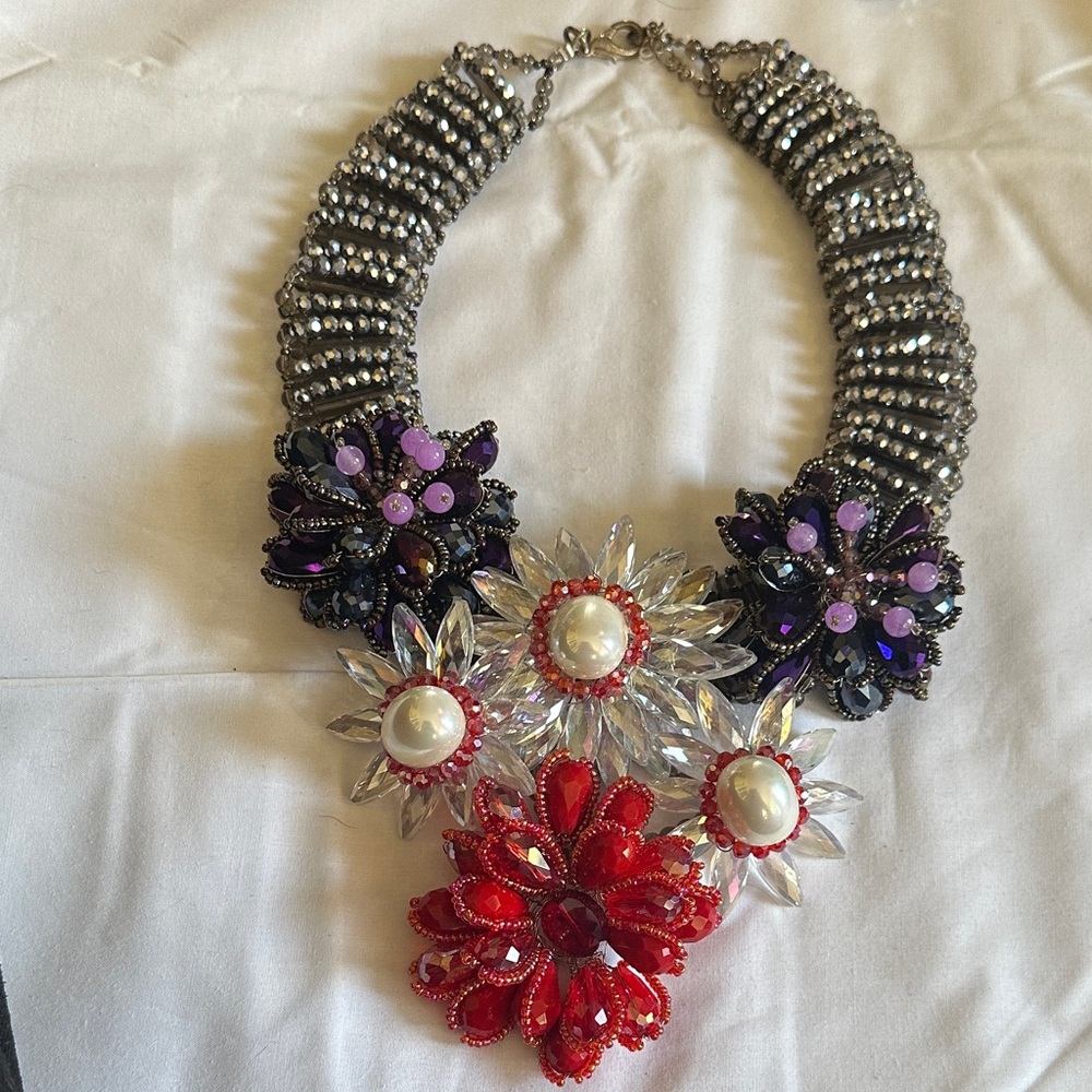 Elegant Floral Statement Necklace